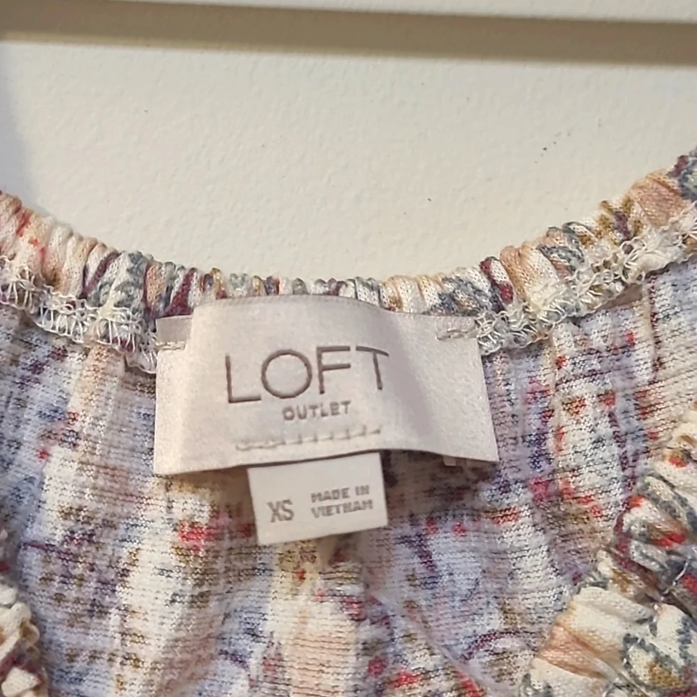 LOFT Pink and Gray Smocked Puff Sleeve Blouse used good‎ condition.